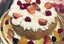 Pâtisserie St Michel. Baba au rhum fruits chantilly