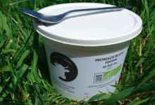 Ferme Sainte Colombe. Fromage blanc fermier au lait cru