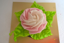 Pâtisserie Chevreux. Rose en sucre cuit