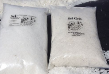 Salins de ko. Sachet de sel gris ou blanc