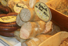 Charcuterie Henriette. Andouille au lard