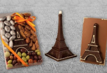 A Trianon, chocolatier confiseur. Tour Eiffel en chocolat