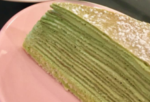 Aki Boulangerie. gâteau mille-crêpes au thé vert matcha