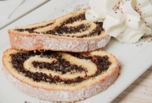 Le Stube. le roulé au pavot et le Stollen au pavot.