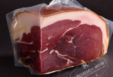 L'Ecusson Noir. bloc de jambon de Porc cul noir Limousin