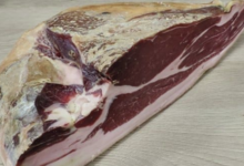 Pierre Sajous. 1/2 Jambon sans os de Porc Noir de Bigorre AOC – 20 mois minimum