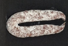 Pierre Sajous. Saucisse sèche de Porc Noir de Bigorre 