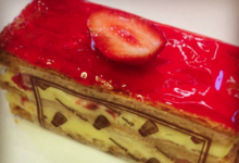 Au Cadre Noir. Millefeuille à la fraise