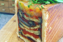 Lastre Sans Apostrophe. Pâté En croûte d’aubergine à la Tomate