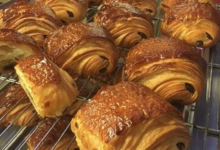 Boulangerie Louvard . Pain au chocolat