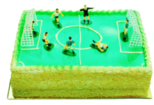 Le gâteau Doré Fiesta. Gâteau terrain de foot