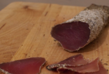Ferme les Acacias. Filet mignon séché au piment d'Espelette