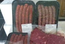 Ferme angus. Chipolata de boeuf