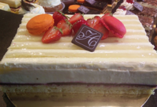 Boulangerie Pâtisserie Hanss. Mousse au citron, pâte de fruits myrtilles