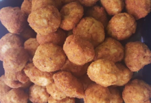 Les Jumeaux. Nuggets de poulet fermier aux oignons frits