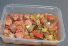 Chez Coco, la boucherie. Rougail saucisse