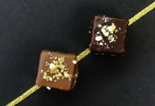 Au Parrain Généreux. éclat de noisette