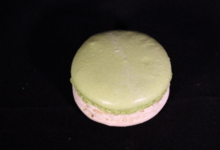 Les Macarondises. Macaron chèvre miel