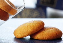 Daniel Mercier. Macarons craquelés aux amandes