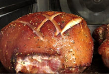 jambons entiers rôtis de porc Mangalitza