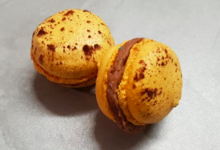 Les douceurs de l'hippodrome. Macaron chocolat au lait passion