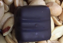 Patisserie chocolaterie TB. Chocolat cacahuète