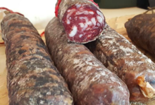 La côte à l'os. Saucisson