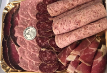 Ferme de la harnoterie. Assiette de charcuterie