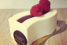 Chocolat blanc framboise accompagné de son biscuit financier