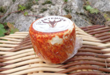 La Chèvrerie d'Artémis. Crottin de chèvre au piment d'espelette