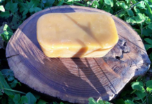Le rucher de Bastien. Lingot de cire pure
