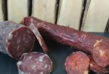 "Les Chèvres d'Angélique". Saucisson